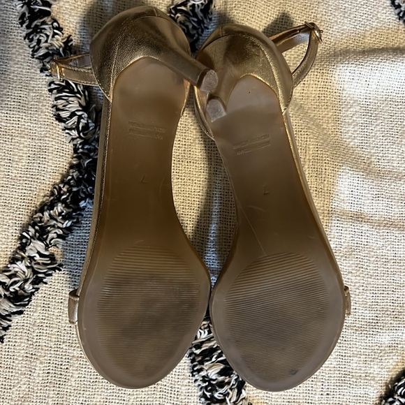Old Navy size 7 Gold Heels approx 3” - Picture 4 of 4